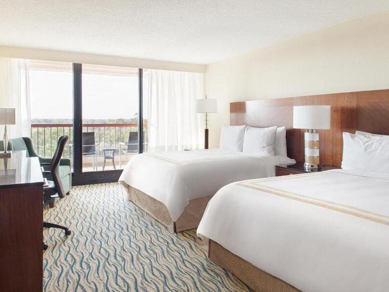Hilton Beachfront & Station touristique